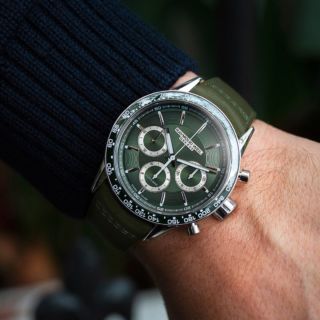 The freelancer chronograph 7741 is available in green, black and brown strap variations.Image by @bhofficial #RAYMONDWEIL #PrecisionMovements #RWFreelancer #Chronograph #AutomaticWatch #SwissWatch #LuxuryWatch #WatchOfTheDay