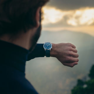 The new freelancer GMT is presented on a blue calf leather strap and is paired with a stainless steel folding clasp with a double push-security system. RAYMOND WEIL worked with a Tuscan tannery to make ethical and eco-friendly straps for its watches by treating the leather. Learn more by clicking on the link in bio.#RAYMONDWEIL #PrecisionMovements #RWFreelancer #GMT #AutomaticWatch #BlueDial #LeatherStrap #Watches #SwissMade