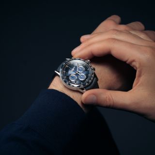 Details are a priority, and they are what make our timepieces stand out. On the case alone, the different finishing techniques bring complexity and elevate its aesthetics.

Discover the new Freelancer Tri-compax Chronograph. 

#RAYMONDWEIL #PrecisionMovements #RWFreelancer #SwissMade #AutomaticWatch #Chronograph #Blue #Tachymeter