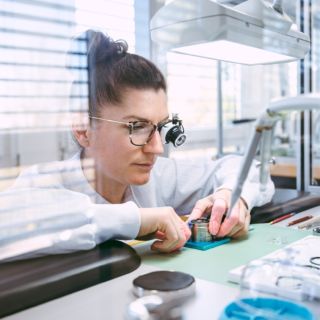 The intricate process of crafting a RAYMOND WEIL timepiece encompasses a multitude of meticulously orchestrated steps. 

With unwavering dedication and precision, our team of expert designers, engineers, and watchmakers aims to produce impeccable timepieces that epitomise the essence of Swiss horology traditions.

#RAYMONDWEIL #PrecisionMovements #RWFreelancer #AutomaticWatch #Watchmaking #Horology #SwissMade