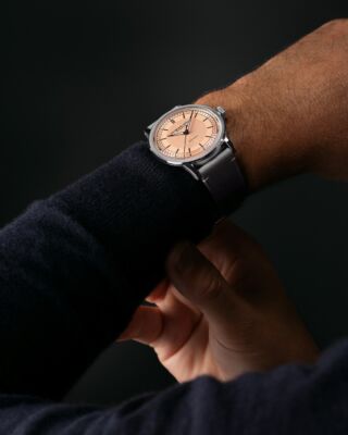 The new Millesime timepieces offer period charm combined with present-day practicality. 

From the delicate assembly of the mechanical self-winding movement to the intricate finishing touches, every component is crafted with the utmost care.

Explore this new collection by clicking on the link in bio. 

#RAYMONDWEIL #PrecisionMovements #RWMillesime #SwissMade #AutomaticWatch #independentbrand