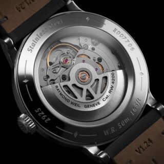 The Millesime central seconds is equipped with the mechanical automatic movement RW4200, offering a comfortable power-reserve of 38 hours. 

#RAYMONDWEIL #PrecisionMovements #RWMillesime #Luxurywatches #SwissWatch #Watch #SwissMade #independentbrand