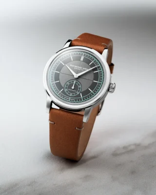 Novelty | Millesime small seconds 35mm 

This timepiece presents an anthracite sector dial subtly elevated by a menthol minute track and a small seconds at 6 o’clock. This refined harmony of tones brings a contemporary edge to the classic stainless-steel case, while remaining faithful to the collection’s neo-vintage identity.

#RAYMONDWEIL #PrecisionMovements #RWMillesime #Luxurywatches #AutomaticWatch #SwissWatch #Watch #SwissMade #IndependentBrand #SmallSeconds