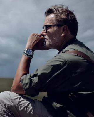 Surrounded by nature, guided by instinct. 

The Freelancer Complete Calendar’s blue dial orchestrates day, date, month & moon-phase with technical precision and timeless elegance, showcased by watch expert and ambassador @kristianhaagen 

#RAYMONDWEIL #PrecisionMovements #RWFreelancer #AutomaticWatch #SwissWatchmaking #CompleteCalendar