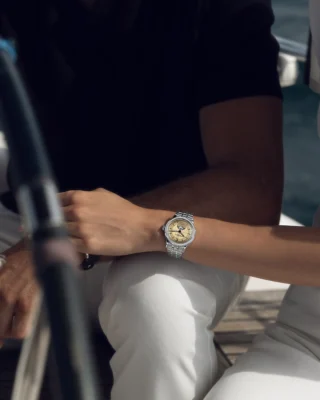 A collector’s edition of time. 35 mm for balance, a honey dial for depth, a moon-phase for poetry. The millesime Honey-Moon, limited to 50 pieces and powered by a Swiss automatic movement.

Discover now.

#RAYMONDWEIL  #RWMillesime #AutomaticWatch #SwissWatchmaking #LimitedEdition #HoneyMoon